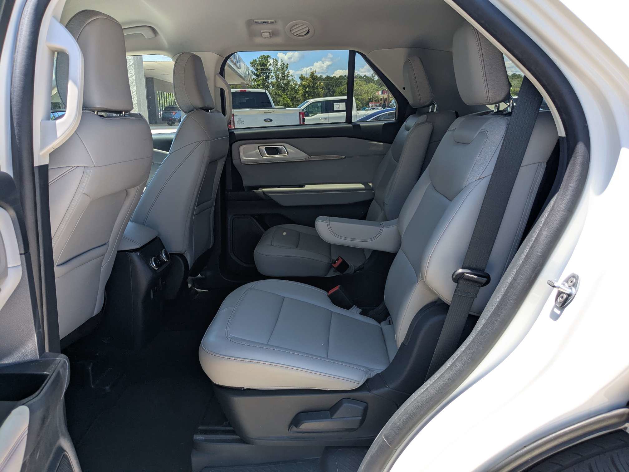 Certified 2025 Ford Explorer Active w/ Active Comfort Package RWD image 14