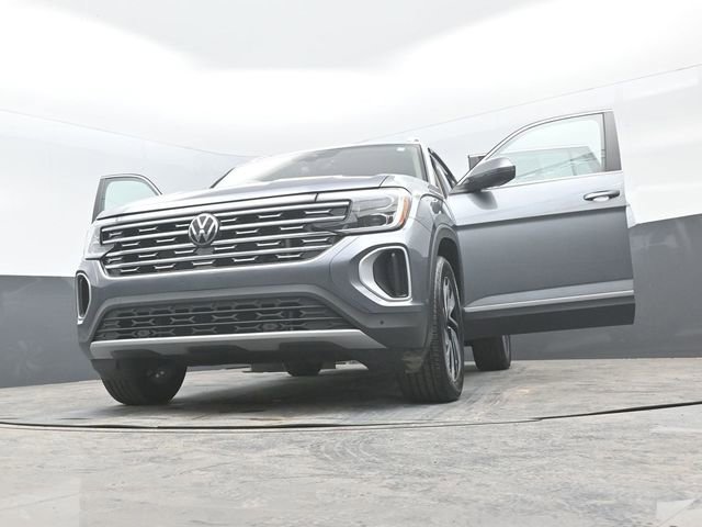 Used 2025 Volkswagen Atlas SEL AWD/4WD image 32