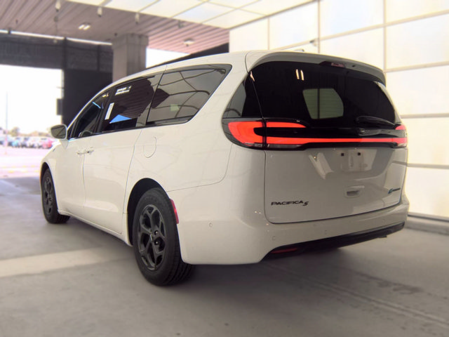 Used 2022 Chrysler Pacifica Touring-L w/ Uconnect Theater Family Group FWD image 4