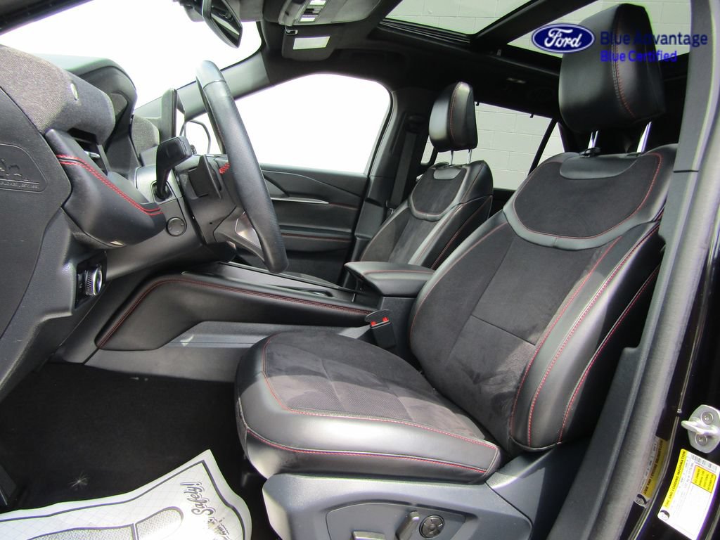 Certified 2025 Ford Explorer ST AWD/4WD image 3