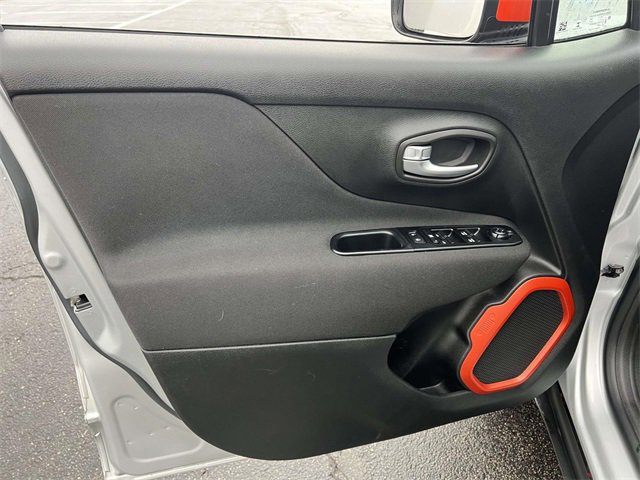 Used 2020 Jeep Renegade Latitude image 12