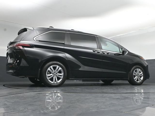 Used 2024 Toyota Sienna Platinum AWD/4WD image 42