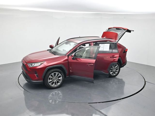 Used 2020 Toyota RAV4 XLE Premium FWD image 45