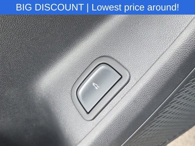 Used 2024 Chevrolet Traverse LT w/ LPO, Floor Liner Package FWD image 25