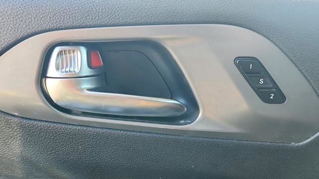 Used 2025 Chrysler Pacifica Select image 20