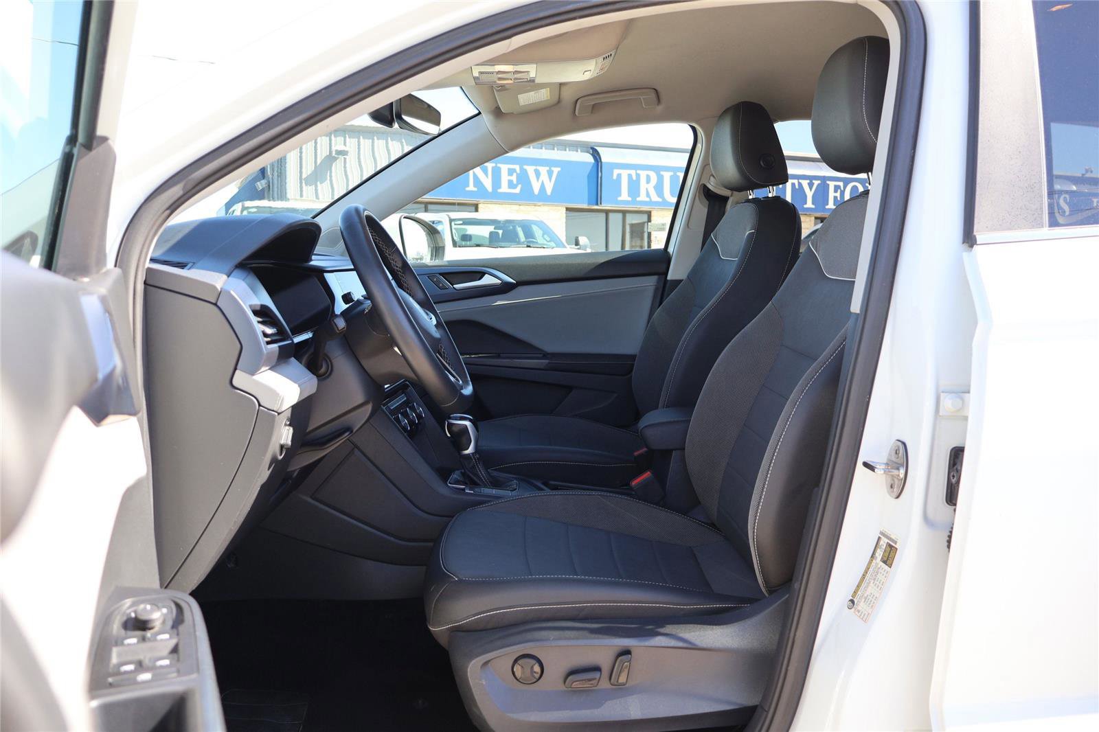 Used 2024 Volkswagen Taos SE image 13