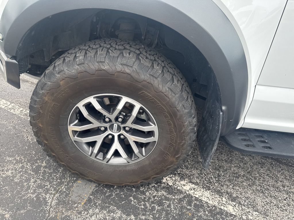 Certified 2018 Ford F150 Raptor w/ Equipment Group 802A Luxury AWD/4WD image 52