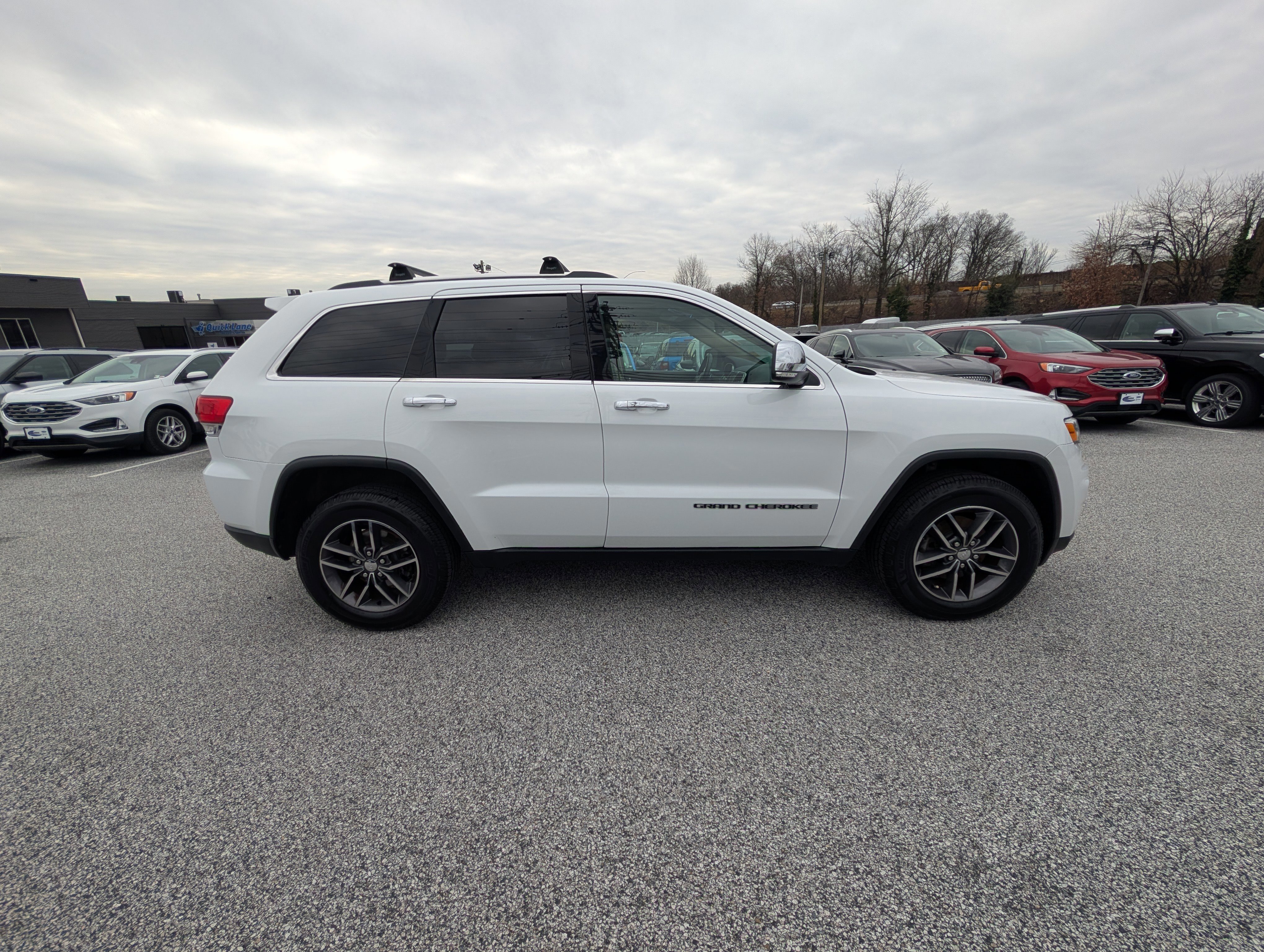 Used 2017 Jeep Grand Cherokee Limited image 2
