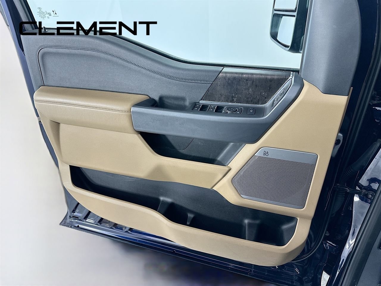 Certified 2023 Ford F250 Lariat w/ Black Appearance Package image 28