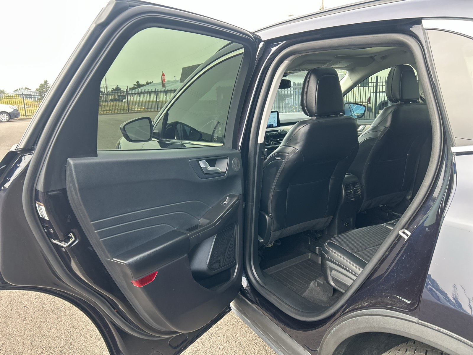 Certified 2021 Ford Escape Titanium AWD/4WD image 32