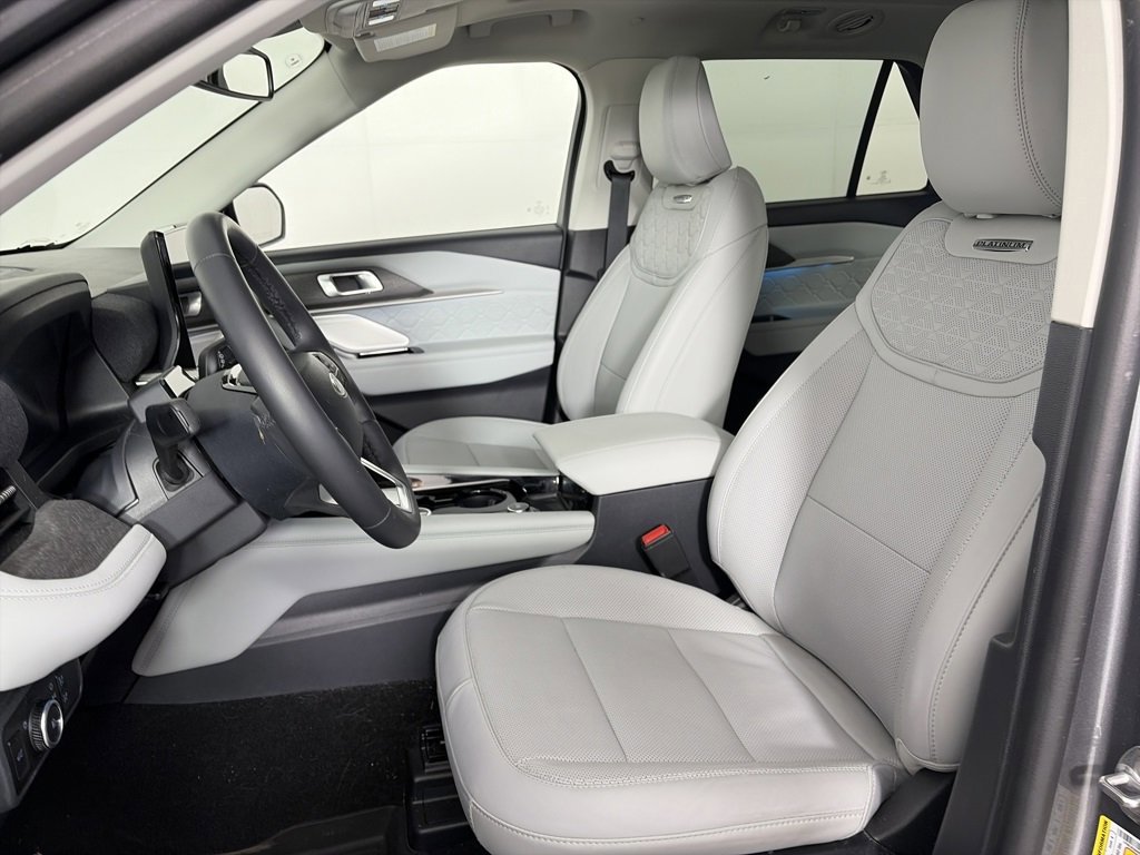 Certified 2025 Ford Explorer Platinum w/ LUX Leather Package image 11