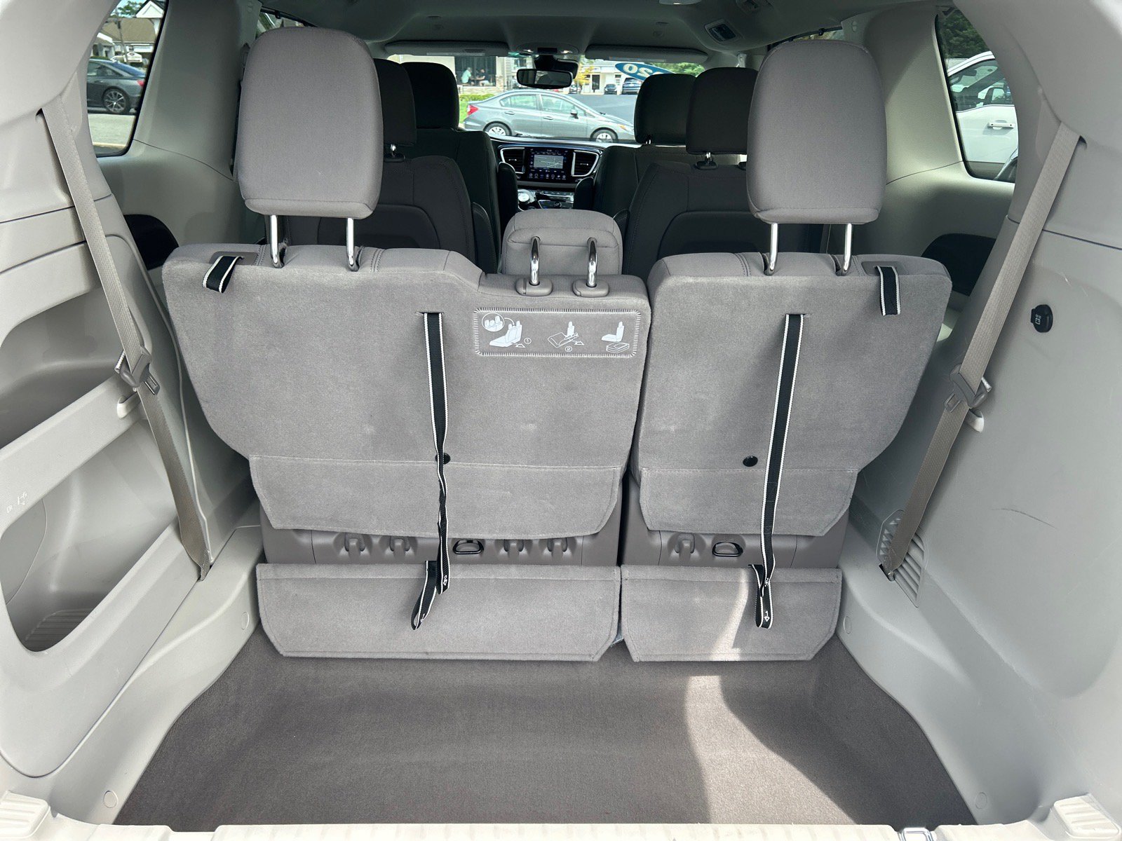 Used 2020 Chrysler Pacifica Touring w/ Advanced Safetytec Group FWD image 16