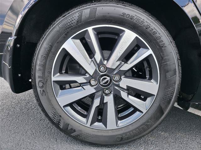 Used 2025 Nissan Versa SV w/ Trunk Package FWD image 10