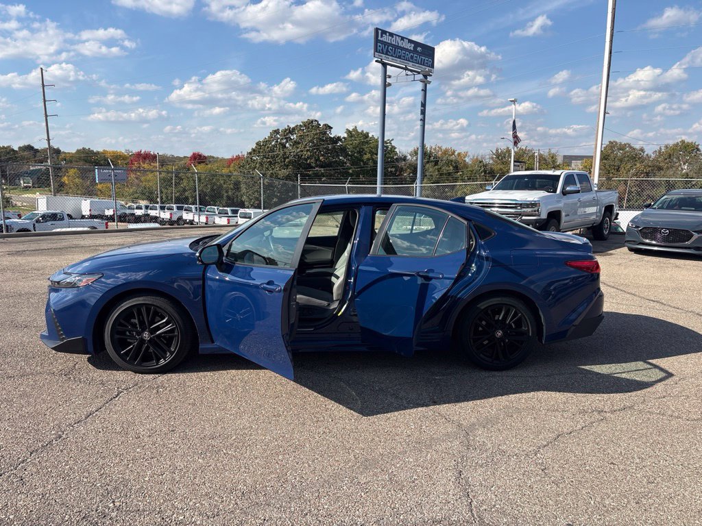 Used 2026 Toyota Camry SE FWD image 4