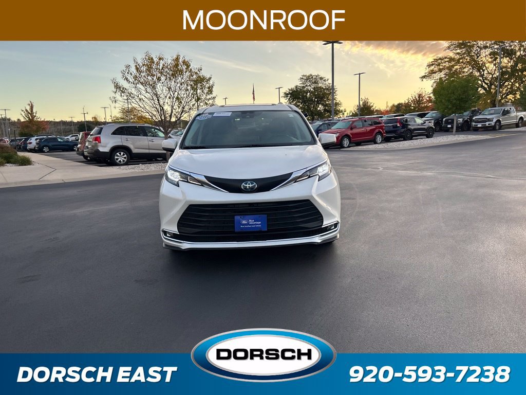 Used 2021 Toyota Sienna XLE AWD/4WD image 2