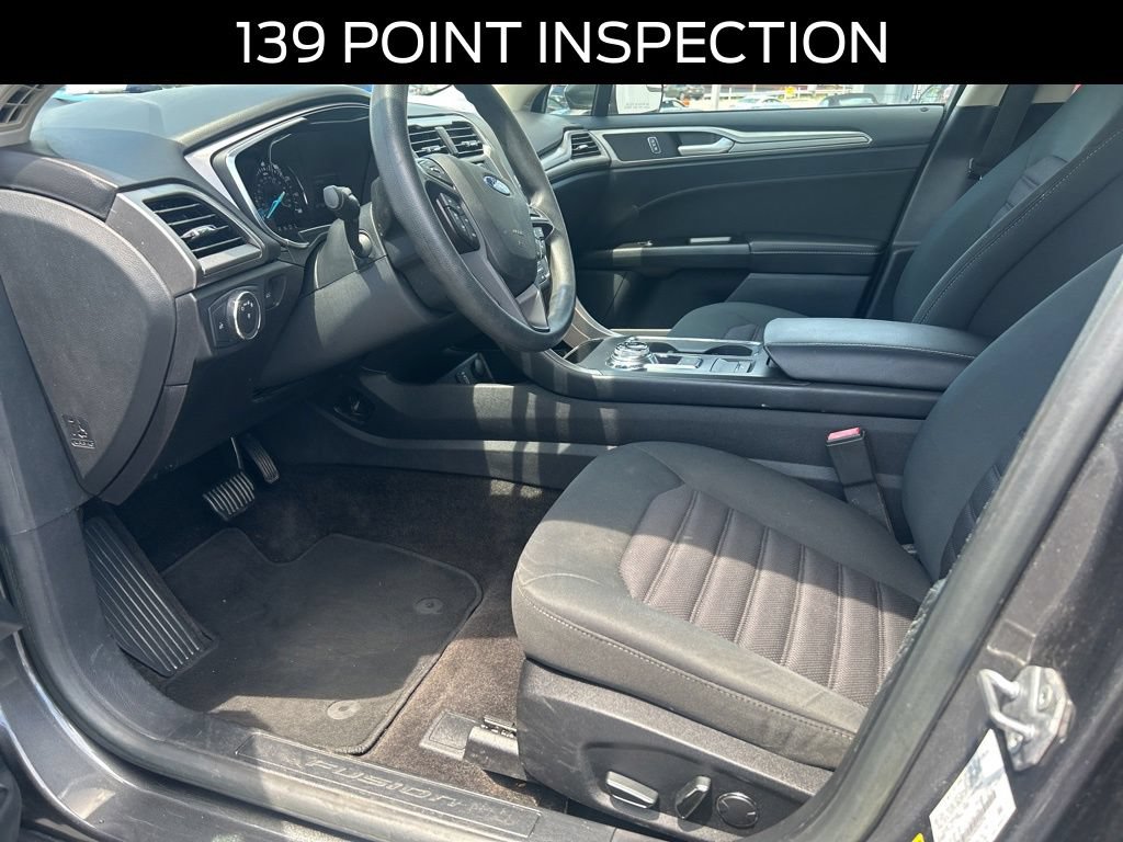 Certified 2017 Ford Fusion SE w/ Fusion SE Technology Package FWD image 5