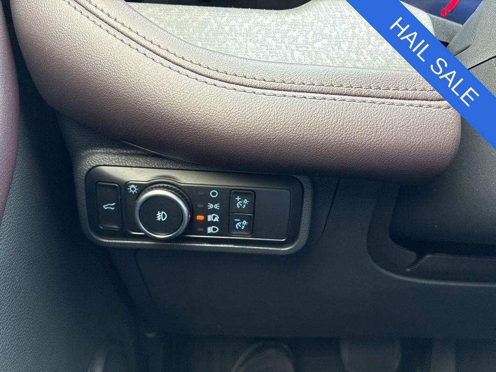 Certified 2025 Ford Explorer Platinum AWD/4WD image 32