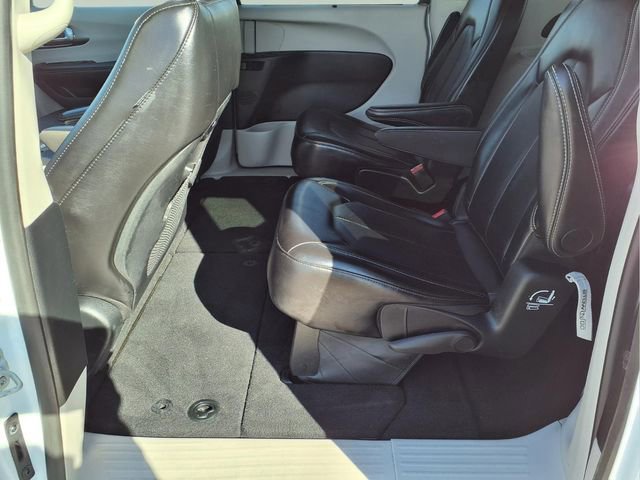 Used 2024 Chrysler Pacifica Touring-L FWD image 10