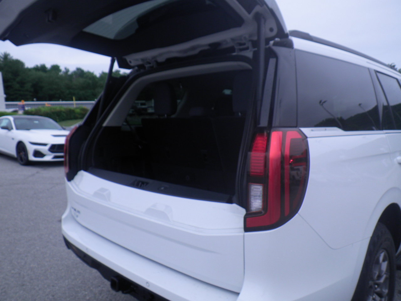 Certified 2025 Ford Expedition Active AWD/4WD image 23