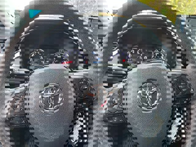 Used 2019 Toyota RAV4 LE image 17