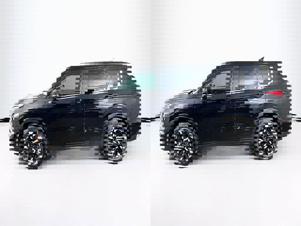 Used 2024 Mitsubishi Outlander SE image 3