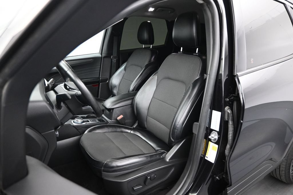 Certified 2023 Ford Escape SE FWD image 9