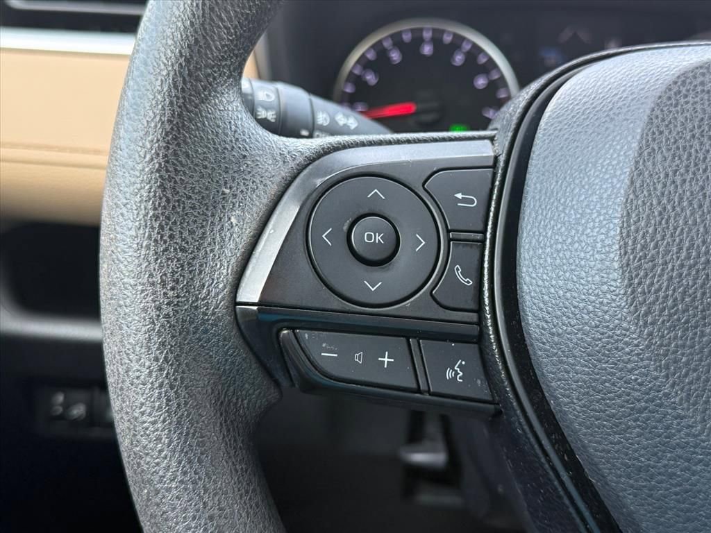 Used 2021 Toyota RAV4 XLE FWD image 22
