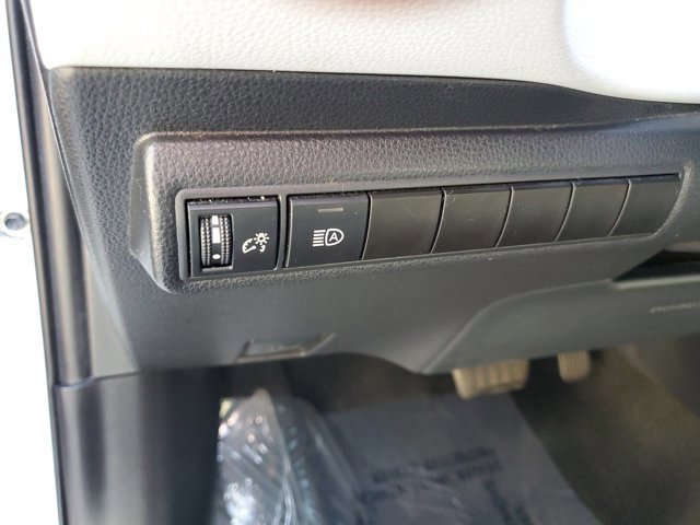 Used 2020 Toyota Corolla SE image 18