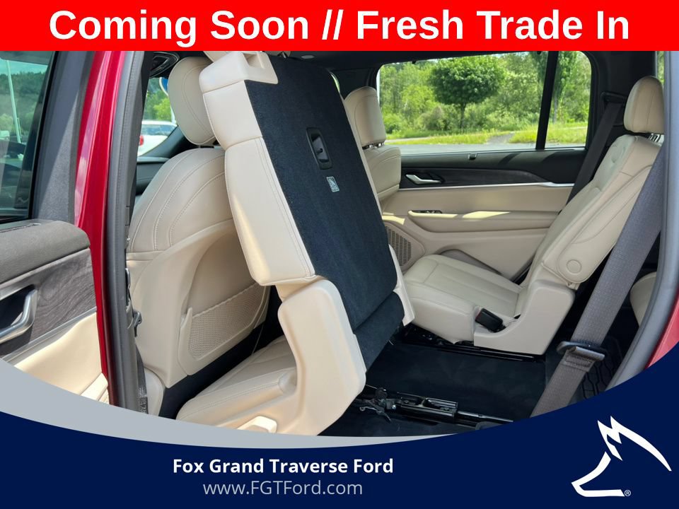 Used 2025 Jeep Grand Cherokee L Limited w/ Luxury Tech Group II AWD/4WD image 5