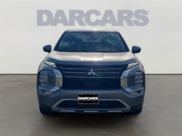 Used 2024 Mitsubishi Outlander SE image 2