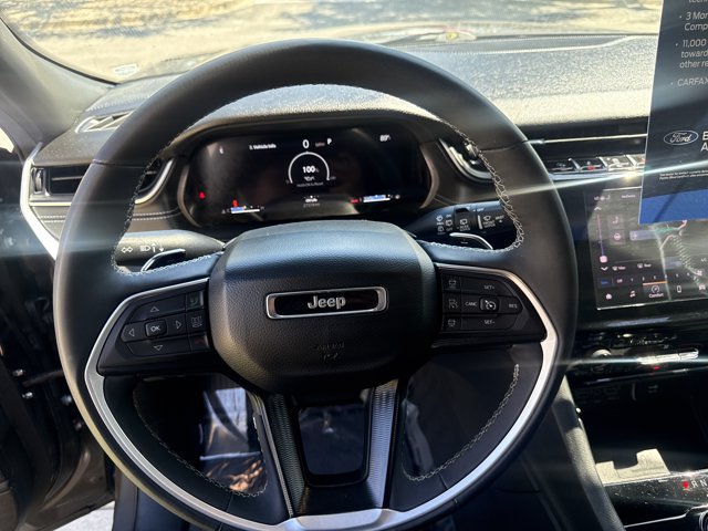Used 2025 Jeep Grand Cherokee Altitude RWD image 23