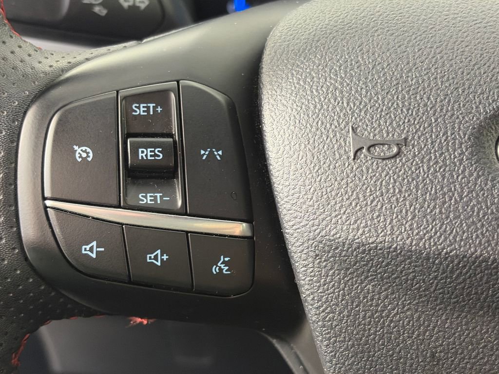 Certified 2025 Ford Escape ST-Line Select AWD/4WD image 17