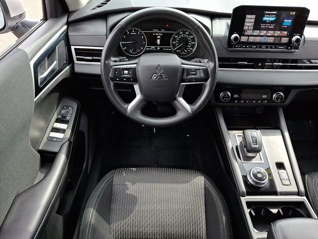 Used 2022 Mitsubishi Outlander ES FWD image 10