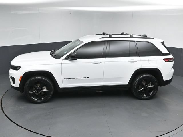 Used 2023 Jeep Grand Cherokee Limited w/ Black Appearance Package AWD/4WD image 47