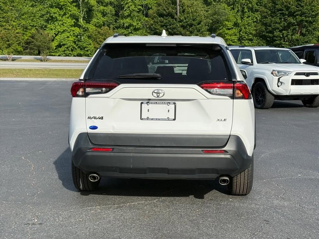 Used 2021 Toyota RAV4 XLE FWD image 5