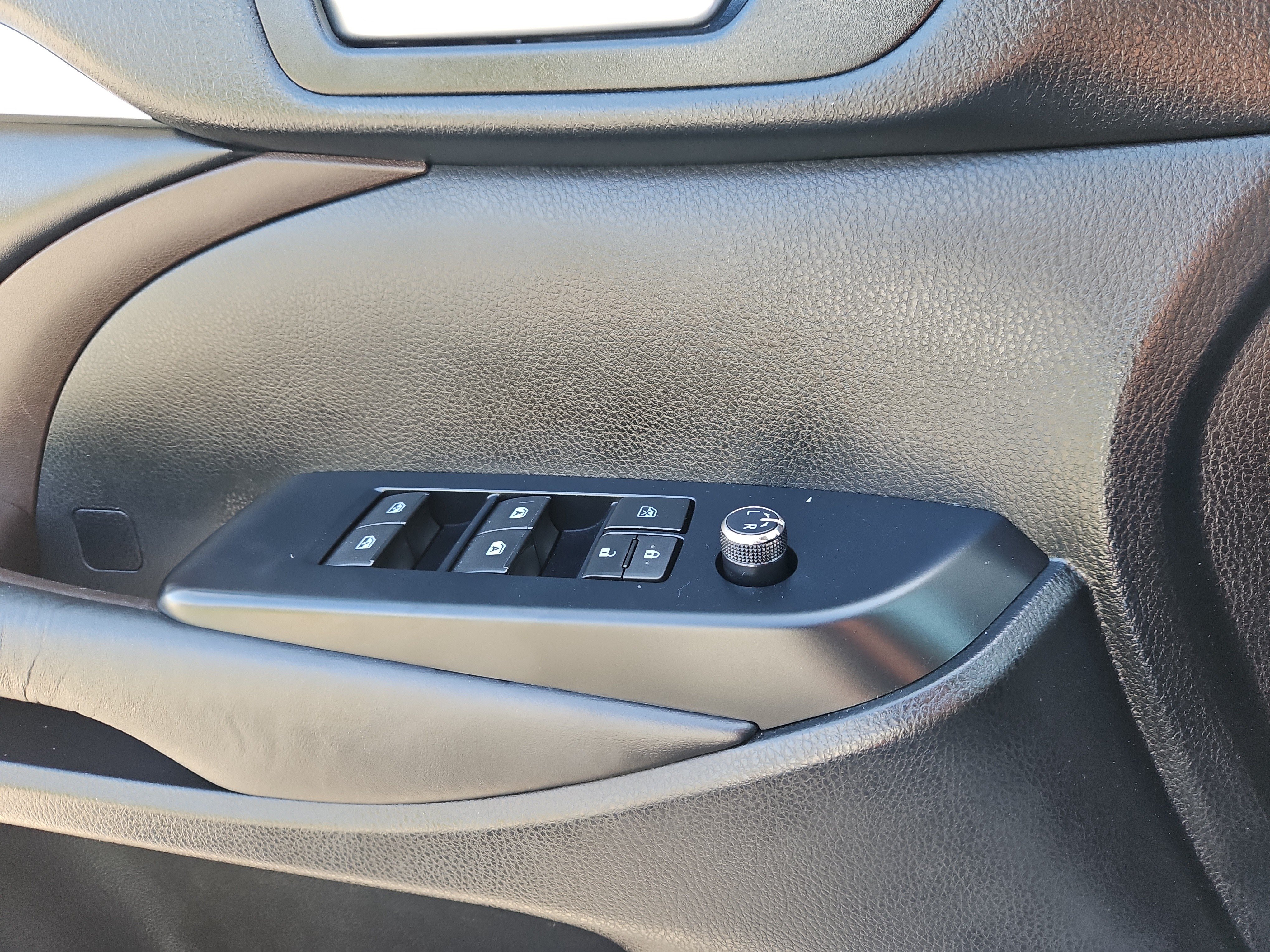 Used 2018 Toyota Highlander XLE AWD/4WD image 32