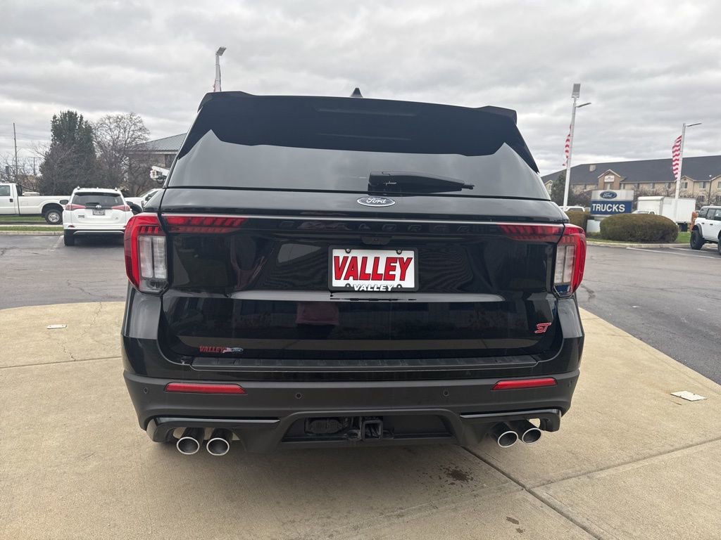 Certified 2025 Ford Explorer ST image 8