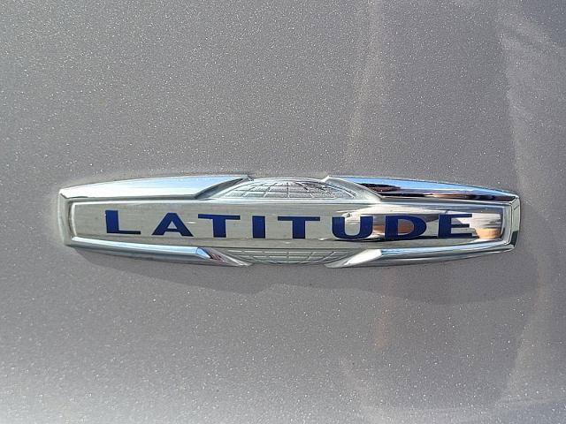 Used 2019 Jeep Cherokee Latitude w/ Popular Appearance Group FWD image 12