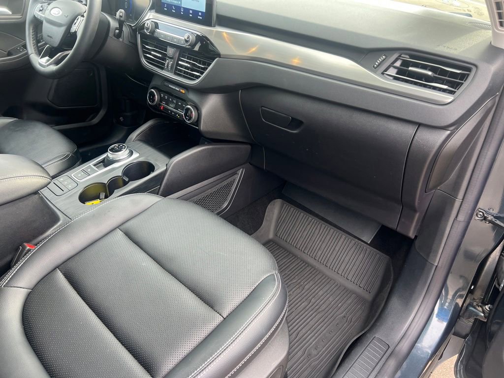 Certified 2022 Ford Escape Titanium w/ Class II Trailer Tow Package image 33