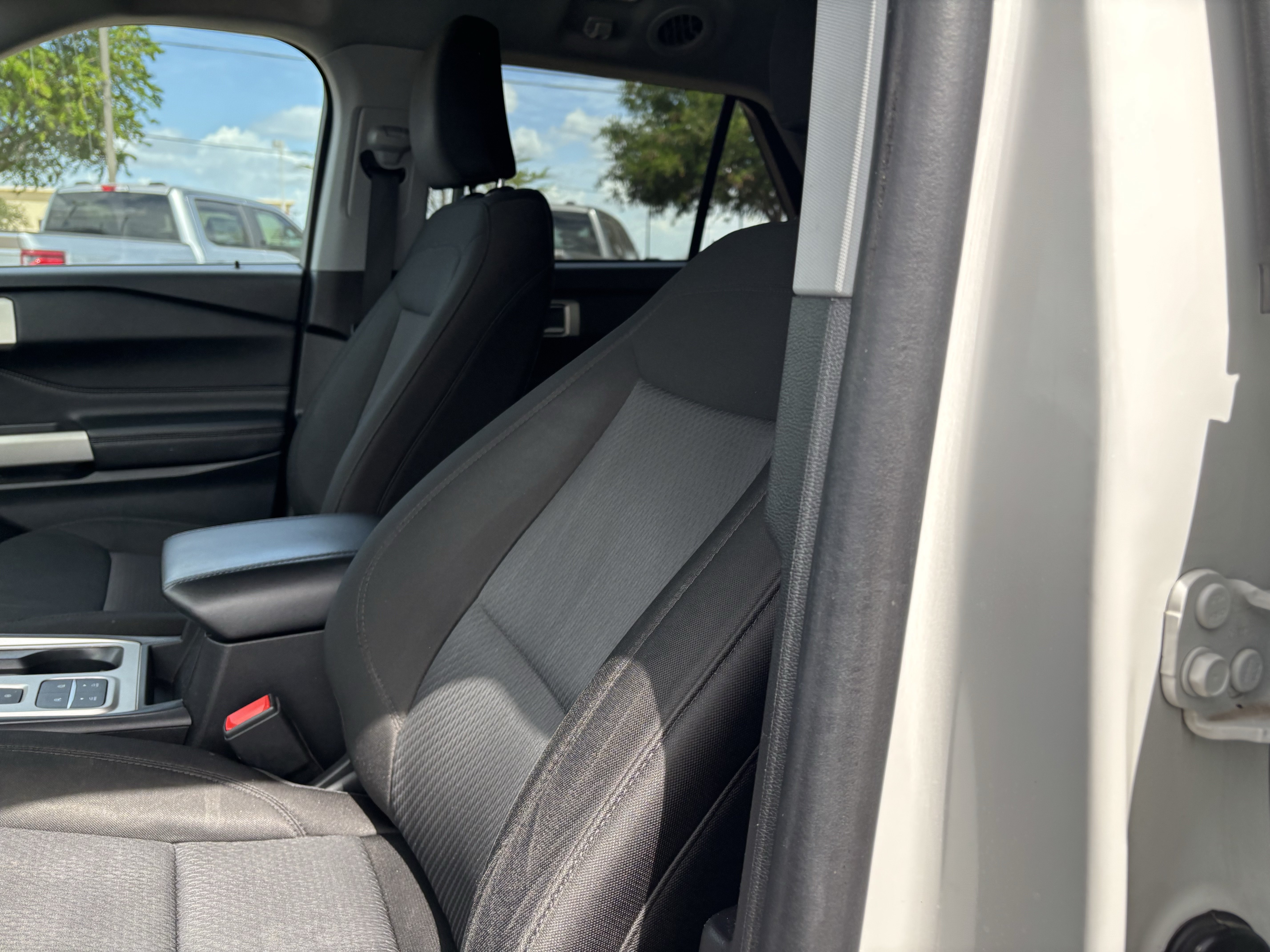Certified 2023 Ford Explorer XLT RWD image 12