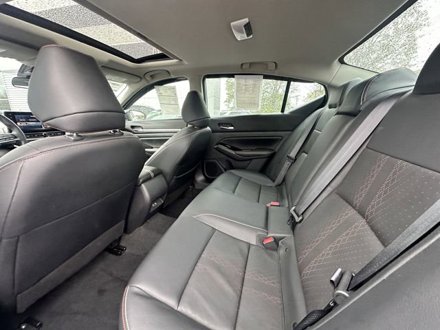 Used 2024 Nissan Altima 2.5 SR w/ SR Premium Package AWD/4WD image 18