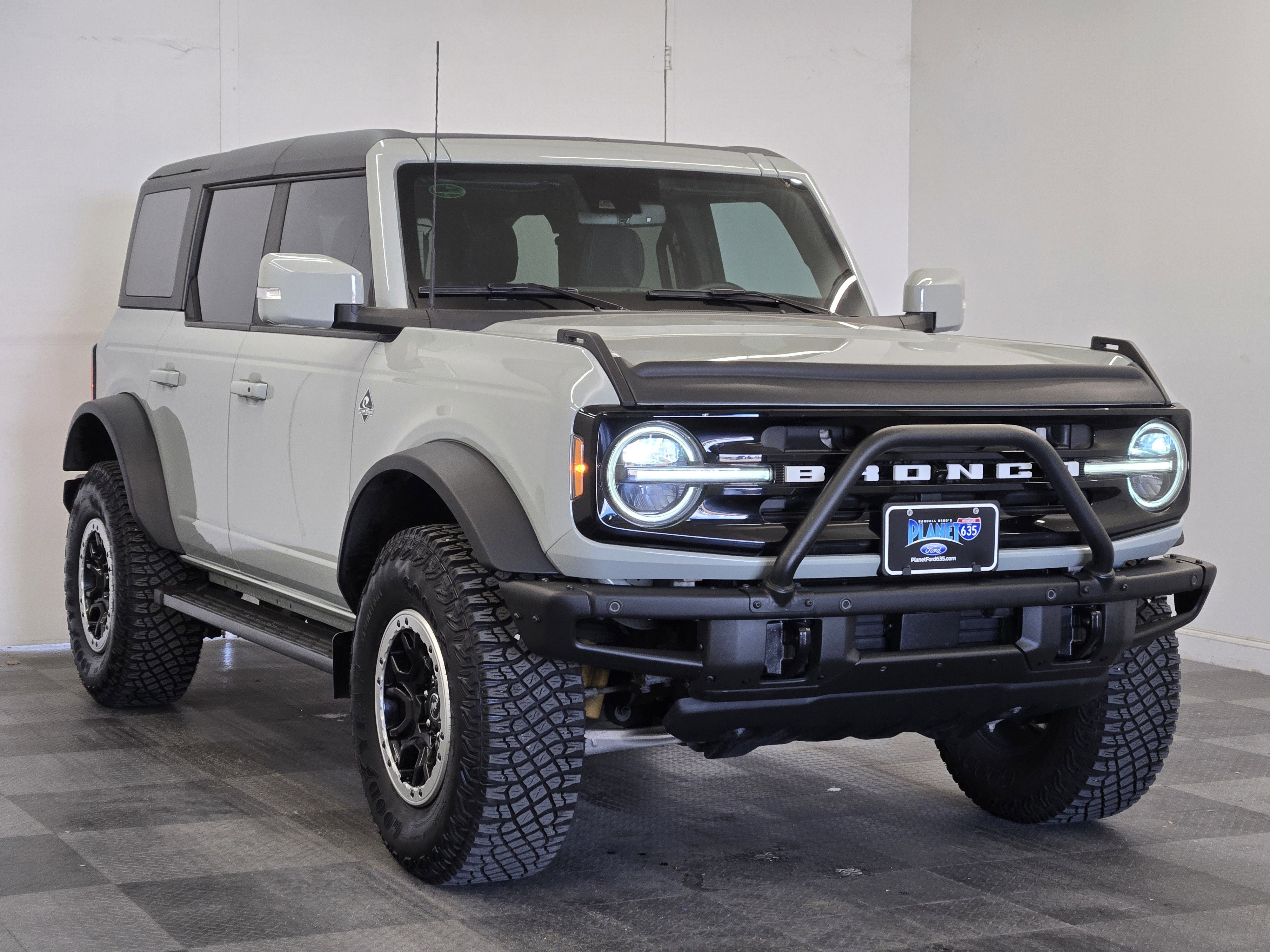 Certified 2023 Ford Bronco Outer Banks w/ Sasquatch Package video 2