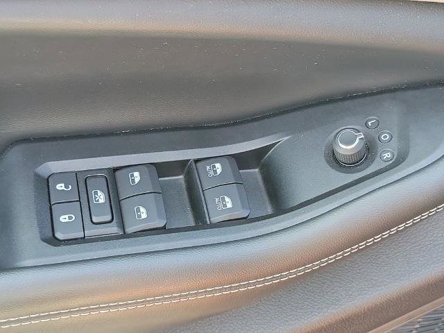 Used 2023 Jeep Grand Cherokee L Limited AWD/4WD image 24