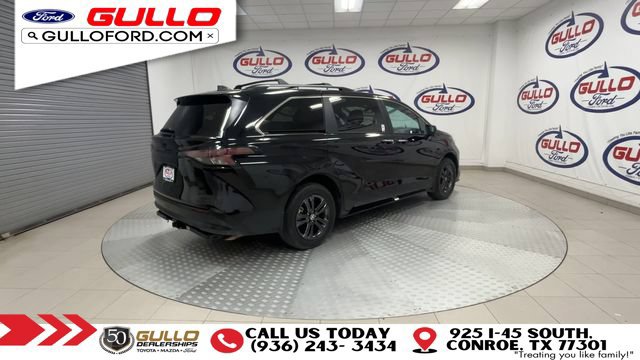 Used 2024 Toyota Sienna XLE Woodland Edition AWD/4WD image 8