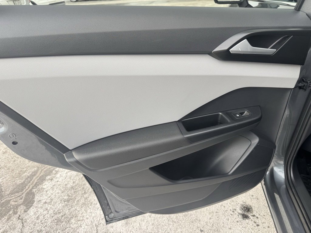 Used 2023 Volkswagen Taos SE w/ Panoramic Sunroof Package image 26