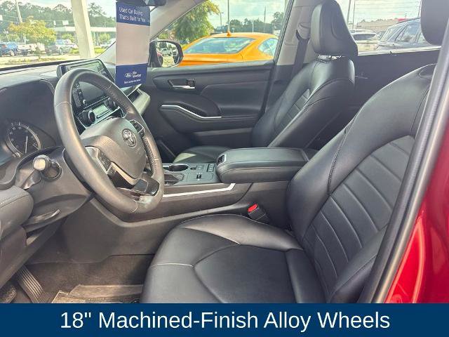 Used 2022 Toyota Highlander XLE FWD image 13