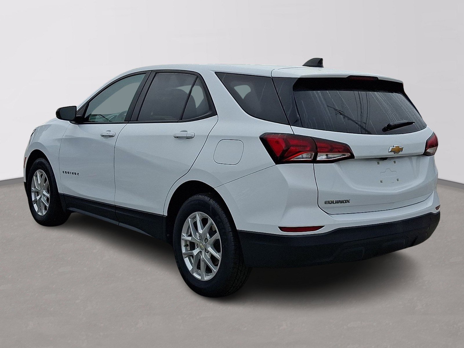 Used 2022 Chevrolet Equinox LS w/ LS Convenience Package image 4