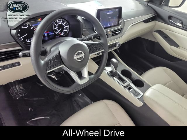 Used 2025 Nissan Altima 2.5 SV AWD/4WD image 13