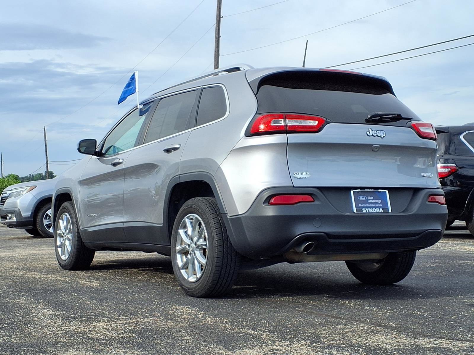 Used 2017 Jeep Cherokee Latitude FWD image 8