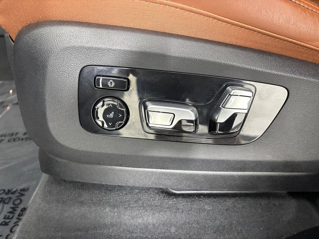 Used 2022 BMW X7 M50i AWD/4WD image 14